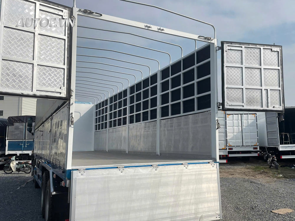 Tải 4 chân Chenglong h7 360Hp thùng bửng nhôm